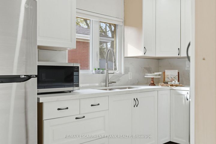 Photo 14 at 352 East 28th Street, Burkholme, Hamilton