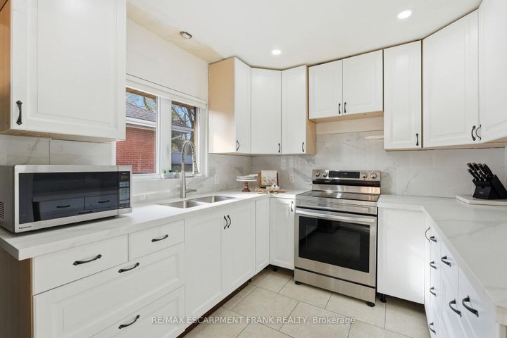 Photo 15 at 352 East 28th Street, Burkholme, Hamilton