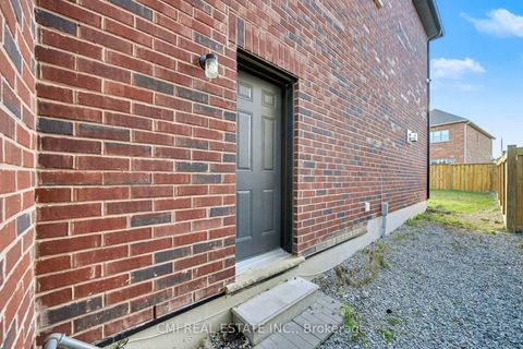 Photo 11 at 343 Northglen Boulevard W, Bowmanville, Clarington