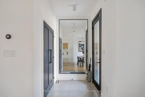 Photo 2 at 203 Oak Park Avenue, Lumsden, Toronto