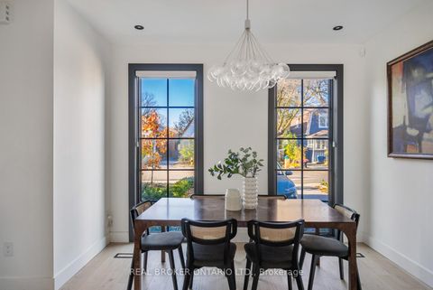 Photo 3 at 203 Oak Park Avenue, Lumsden, Toronto