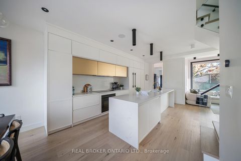 Photo 6 at 203 Oak Park Avenue, Lumsden, Toronto