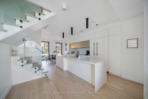 Photo 7 at 203 Oak Park Avenue, Lumsden, Toronto