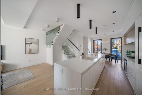 Photo 9 at 203 Oak Park Avenue, Lumsden, Toronto