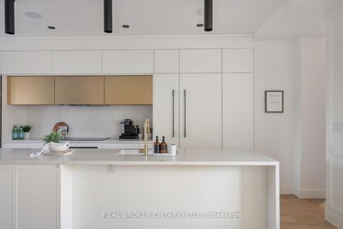 Photo 10 at 203 Oak Park Avenue, Lumsden, Toronto