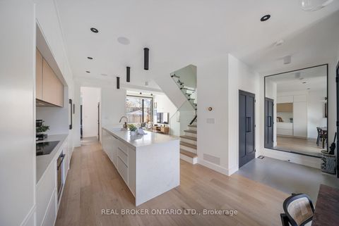 Photo 11 at 203 Oak Park Avenue, Lumsden, Toronto