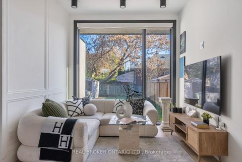 Photo 13 at 203 Oak Park Avenue, Lumsden, Toronto