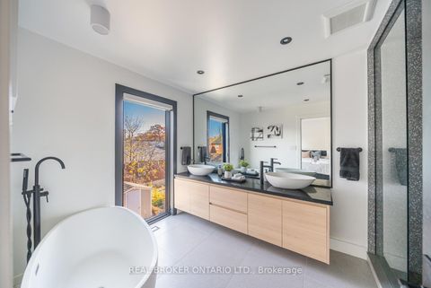 Photo 18 at 203 Oak Park Avenue, Lumsden, Toronto