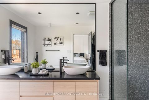 Photo 19 at 203 Oak Park Avenue, Lumsden, Toronto