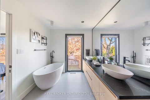 Photo 20 at 203 Oak Park Avenue, Lumsden, Toronto