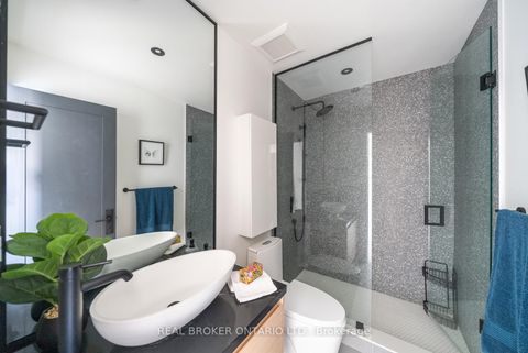 Photo 24 at 203 Oak Park Avenue, Lumsden, Toronto