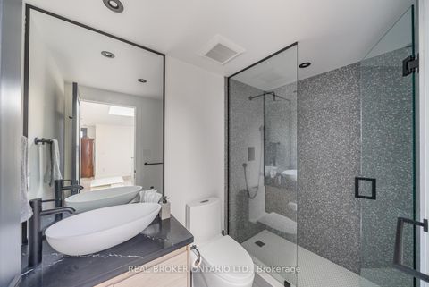 Photo 28 at 203 Oak Park Avenue, Lumsden, Toronto