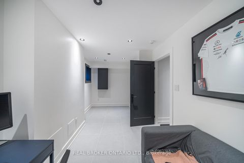 Photo 33 at 203 Oak Park Avenue, Lumsden, Toronto