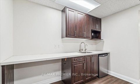 Photo 6 at 20 - 80 Carlauren Road, East Woodbridge, Vaughan