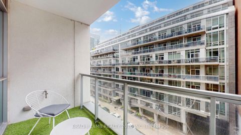 Photo 15 at 518 - 39 Brant Street W, Niagara, Toronto