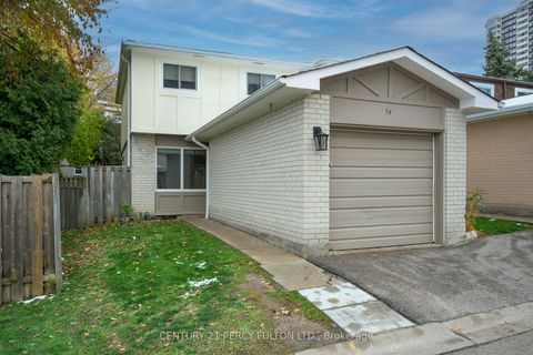 Photo 1 at 72 - 94 Plum Tree Way, Branson, Toronto