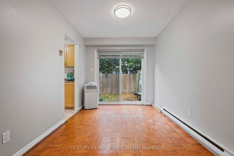 Photo 11 at 72 - 94 Plum Tree Way, Branson, Toronto