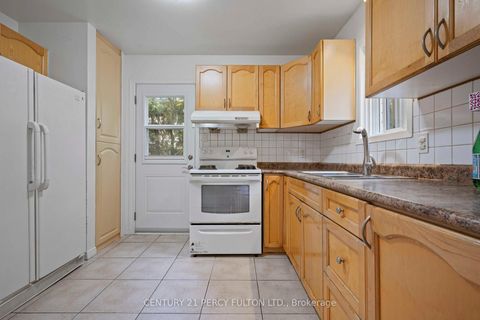 Photo 13 at 72 - 94 Plum Tree Way, Branson, Toronto