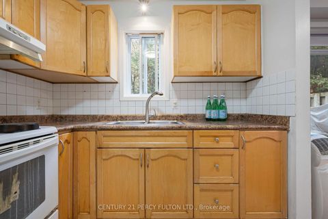 Photo 14 at 72 - 94 Plum Tree Way, Branson, Toronto