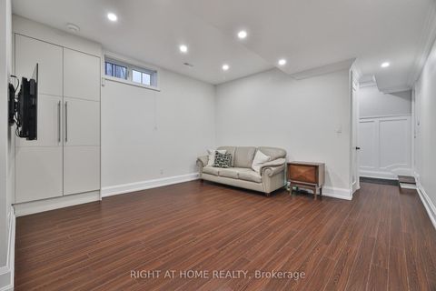 Photo 31 at 144 Brooke Street, Yorkhill, Vaughan