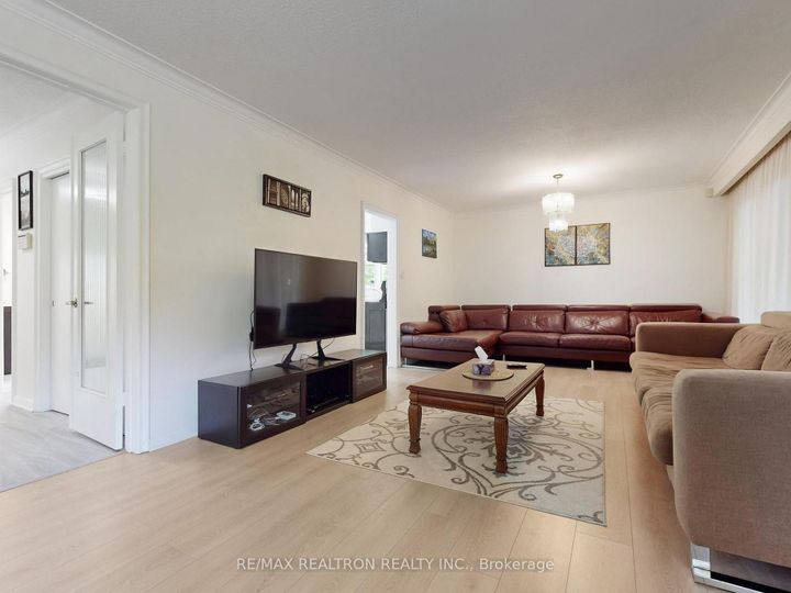 Photo 2 at 46 Palomino Crescent, Bayview Village, Toronto