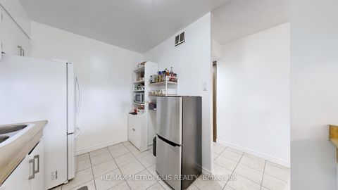 Photo 12 at 713 - 10 Martha Eaton Way, Amesbury, Toronto