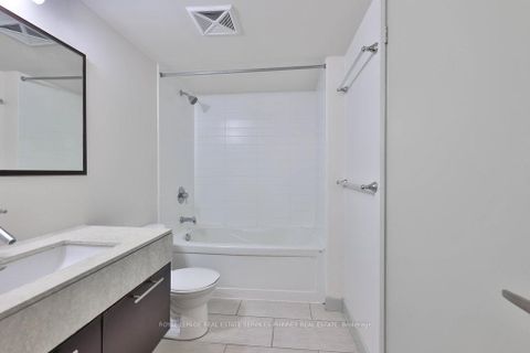 Photo 13 at 705 - 126 Simcoe Street, Waterfront Communities C1, Toronto