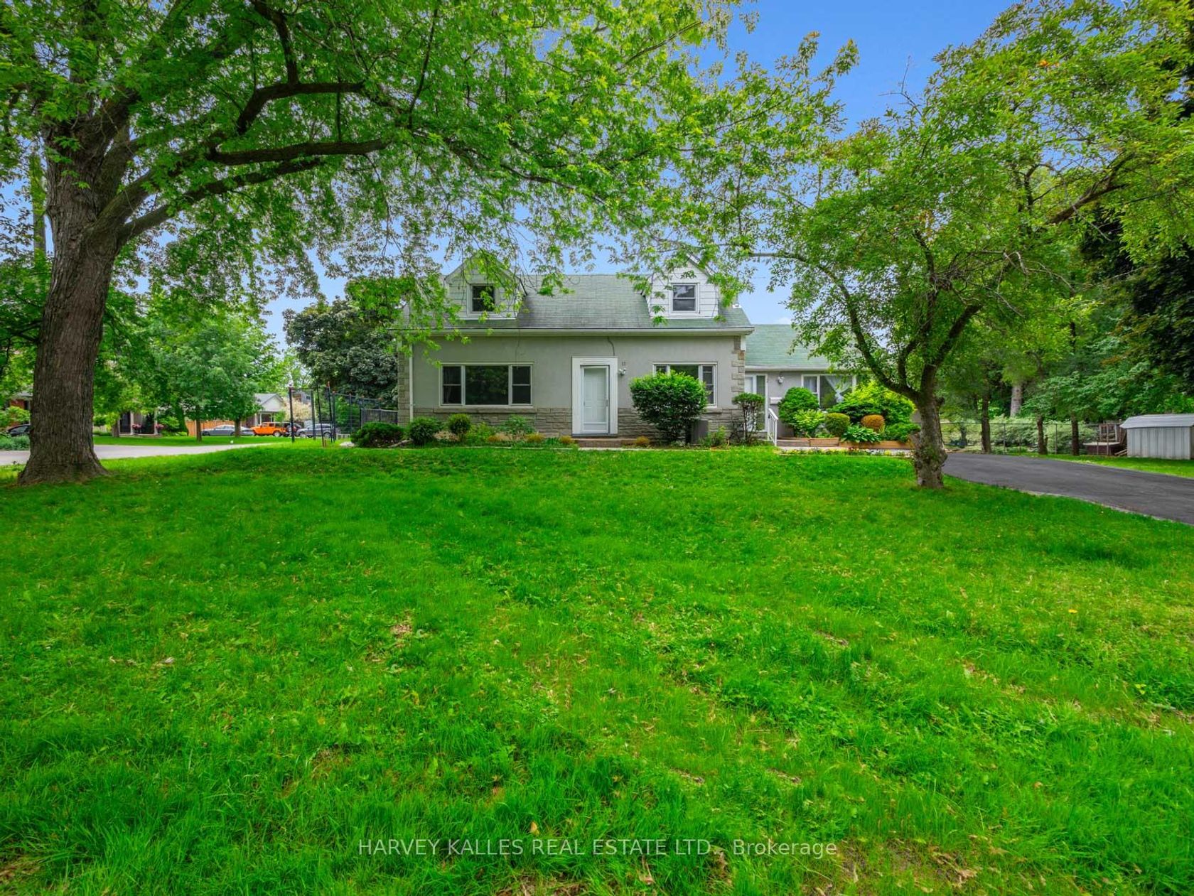 12 Gibson Avenue, Beaumonde Heights, Toronto 