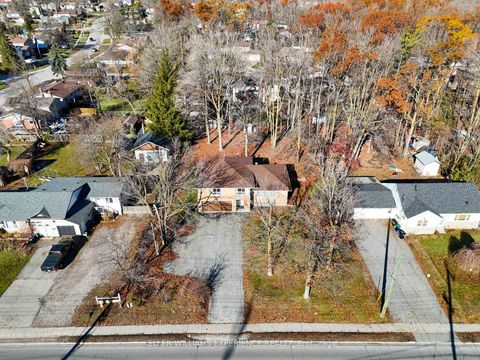 Photo 1 at 48 Cundles Road E, Cundles East, Barrie