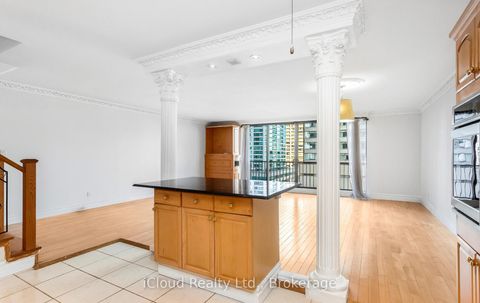 Photo 10 at 837 - 33 Harbour Square, Waterfront Communities C1, Toronto