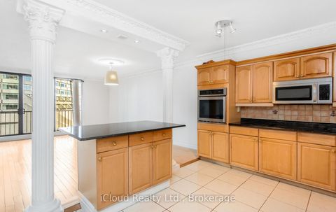 Photo 11 at 837 - 33 Harbour Square, Waterfront Communities C1, Toronto