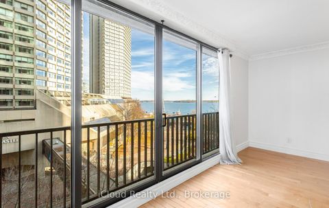 Photo 12 at 837 - 33 Harbour Square, Waterfront Communities C1, Toronto