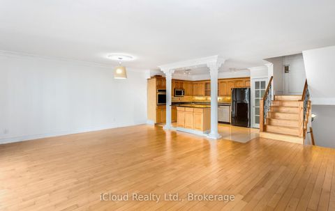 Photo 13 at 837 - 33 Harbour Square, Waterfront Communities C1, Toronto