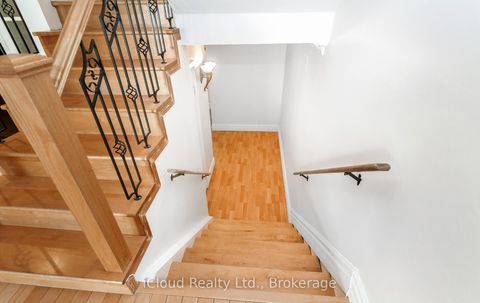 Photo 18 at 837 - 33 Harbour Square, Waterfront Communities C1, Toronto