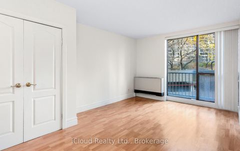 Photo 20 at 837 - 33 Harbour Square, Waterfront Communities C1, Toronto