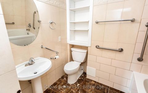 Photo 23 at 837 - 33 Harbour Square, Waterfront Communities C1, Toronto