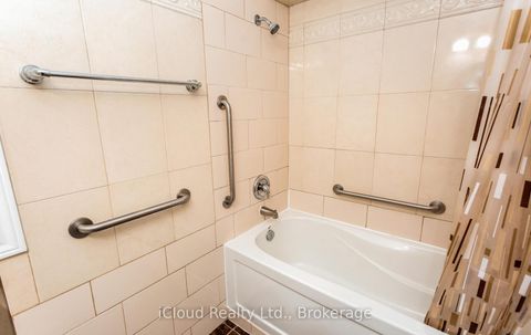 Photo 24 at 837 - 33 Harbour Square, Waterfront Communities C1, Toronto