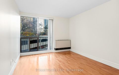 Photo 25 at 837 - 33 Harbour Square, Waterfront Communities C1, Toronto