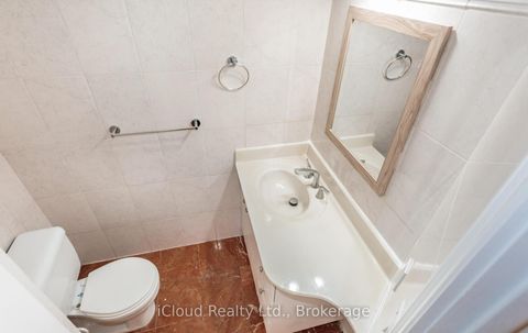 Photo 27 at 837 - 33 Harbour Square, Waterfront Communities C1, Toronto