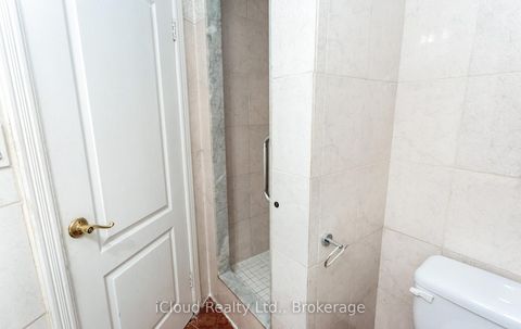 Photo 28 at 837 - 33 Harbour Square, Waterfront Communities C1, Toronto