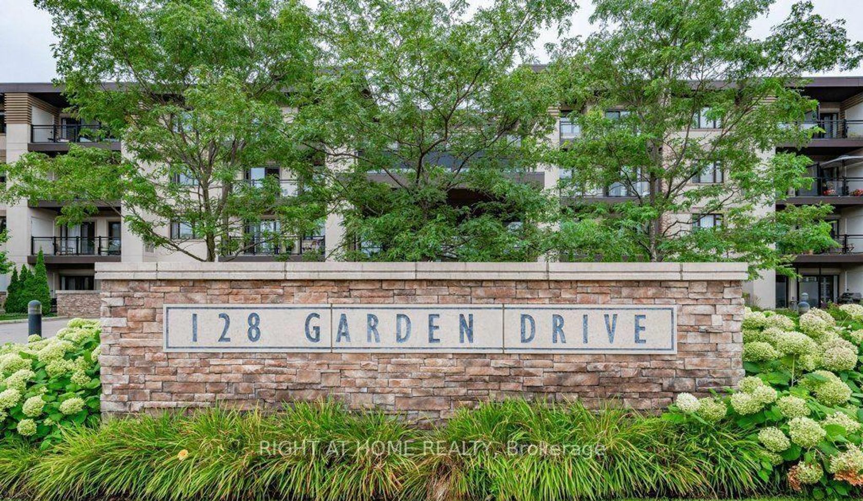 419 - 128 Garden Drive, CO Central, Oakville 
