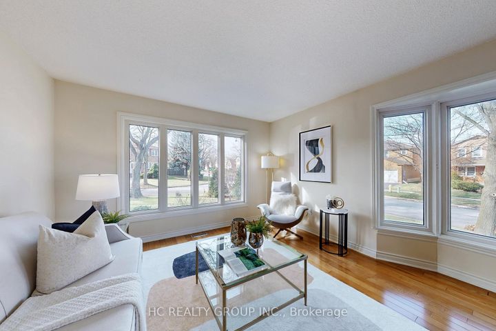 Photo 2 at 1 Atwood Court, Thornlea, Markham