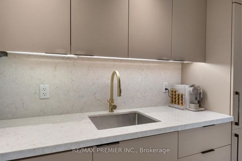 Photo 7 at 301 - 5 Hanna Avenue, Niagara, Toronto