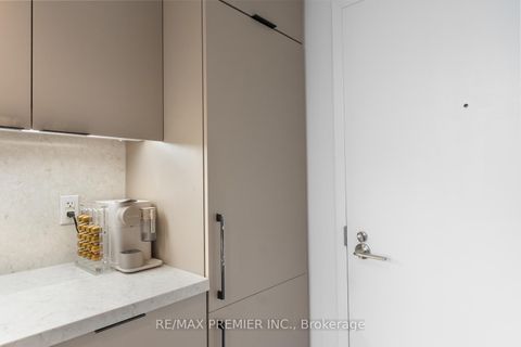 Photo 9 at 301 - 5 Hanna Avenue, Niagara, Toronto