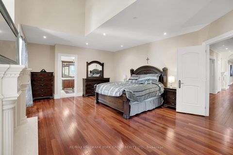 Photo 14 at 2 Kingswood Drive, King City, King