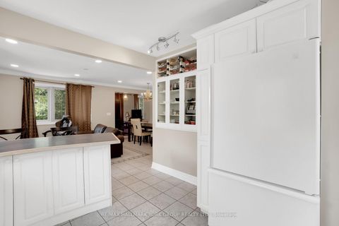 Photo 21 at 2 Kingswood Drive, King City, King