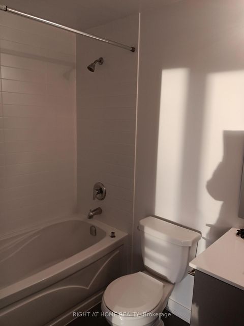 Photo 5 at 607 - 60 Berwick Avenue, Eglinton, Toronto