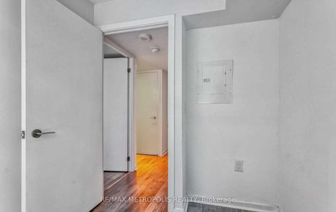 Photo 11 at 712E - 36 Lisgar Street, Little Portugal, Toronto