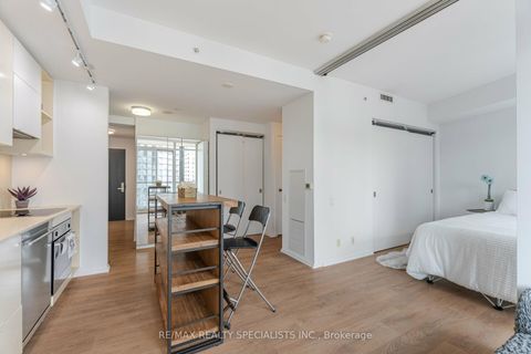 Photo 10 at 3012 - 125 Peter Street, Waterfront Communities C1, Toronto