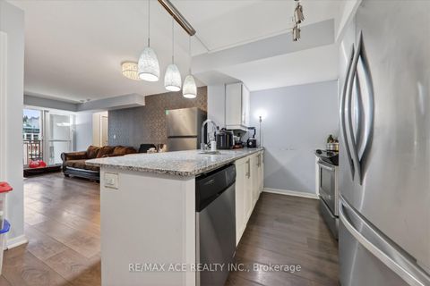 Photo 11 at 706 - 35 Bastion Street, Niagara, Toronto